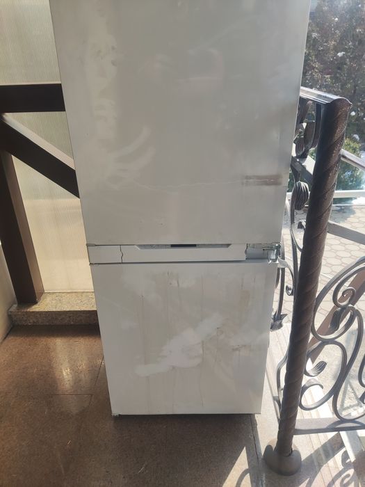 Продам встраиваемый холодильник Ariston