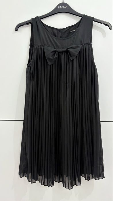 Minimum черна плисирана стилна рокля