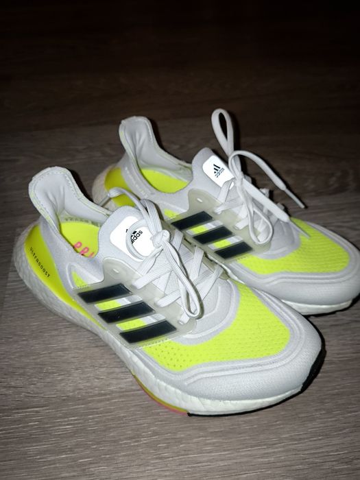Кроссовки Адидас Ultraboost 37 размер ОРИГИНАЛ