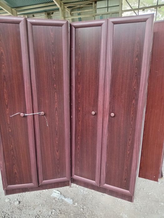 Shkaf va krovatlar sotiladi.