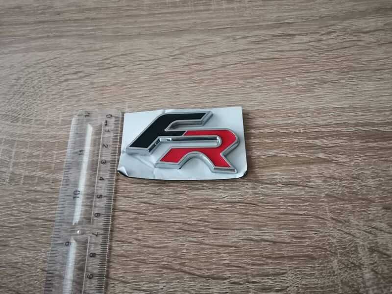 емблема Seat FR черно с червено