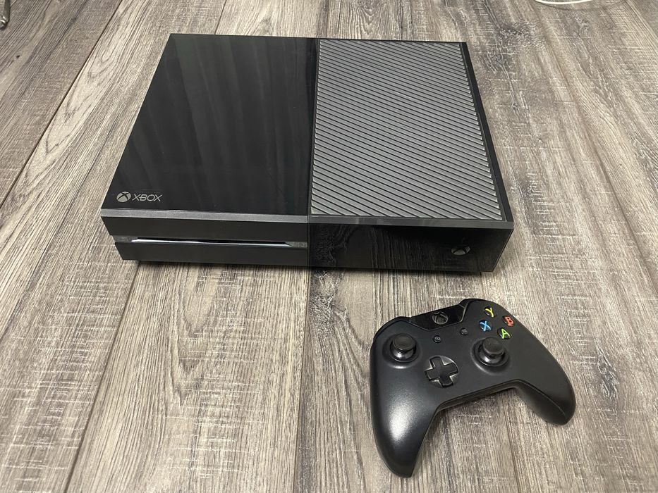 Продам игровую консоль Xbox One