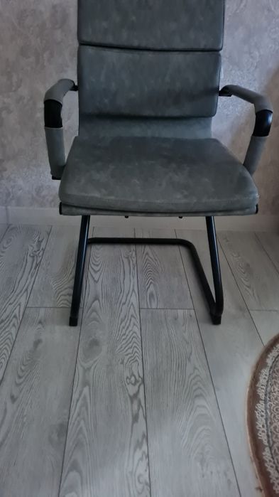 Кресло офисное кожанное