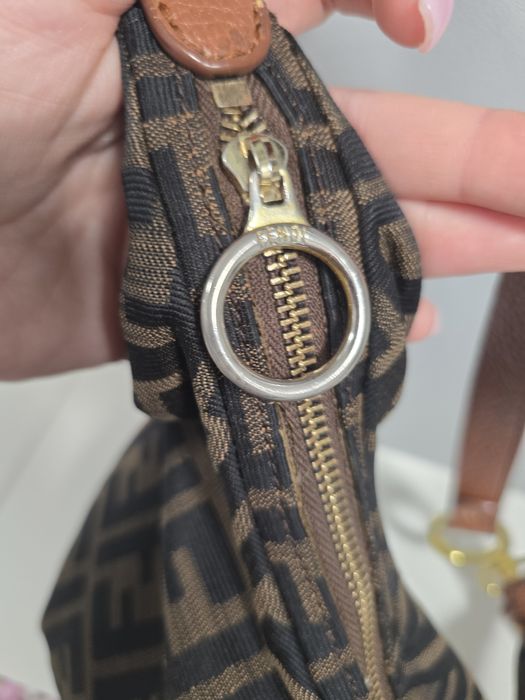 Чанта на Fendi  .