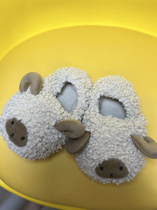 Детская обувь тапочки и сандали