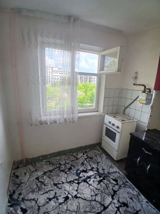 Бухара Сити чоррахаси томонда жойлашган 1 хонали квартира сотилади