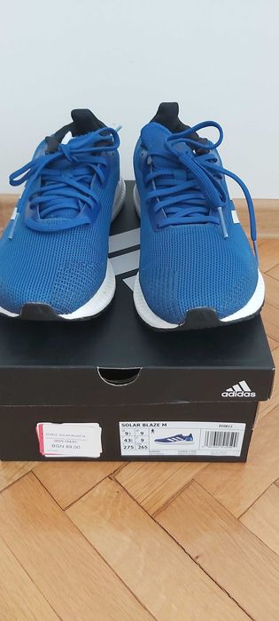 Използвани сини Adidas маратонки в отлично състояние. Подходящи за спорт и ежедневие.
