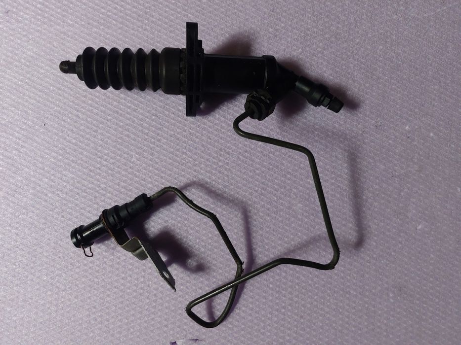 Pompa cilindru receptor ambreiaj Originala BMW E81 E90 E91 Cod 6785964