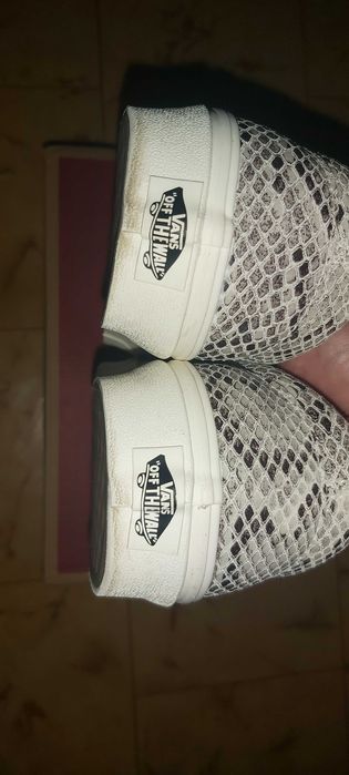Продавам кецове unisex Vans