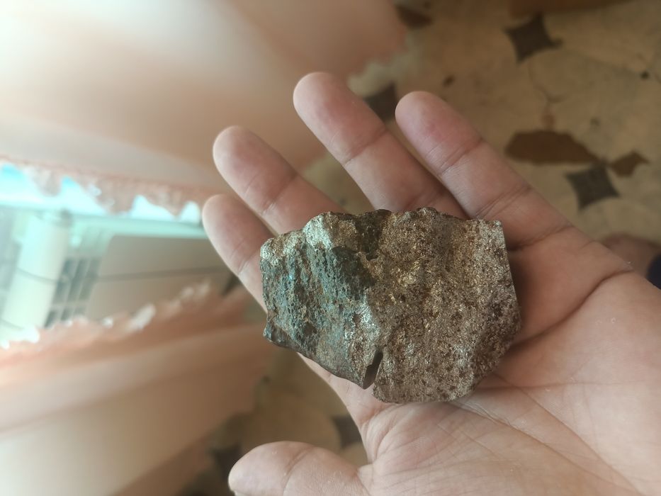 Метеорит продам .,