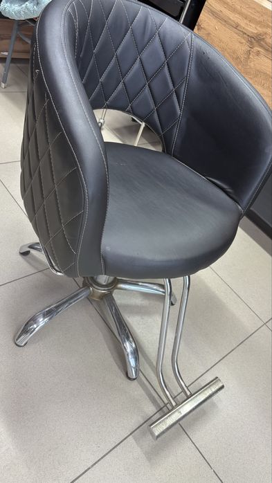 Продам кресло парикмахера