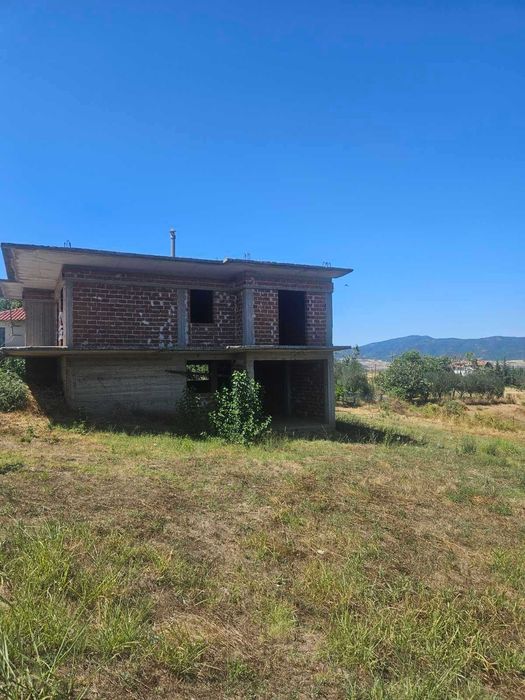 Двуетажна къща за довършване в село Филаделфи, Гърция