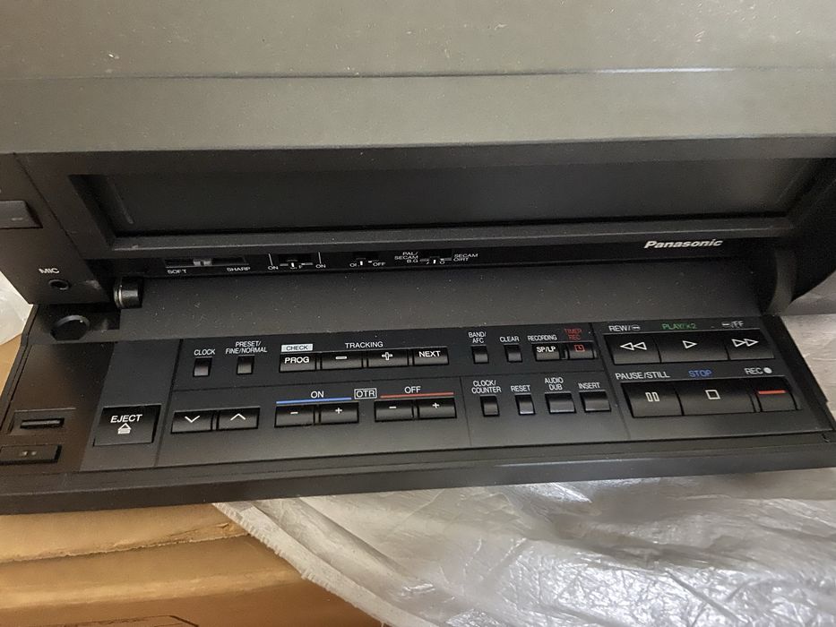 Видеомагнитафон Panasonic