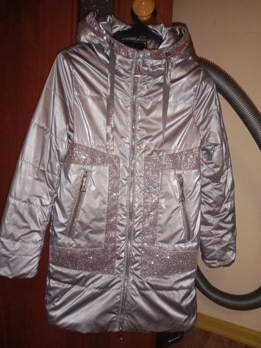 Продам весенние курточки