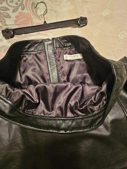 Кожена къса черна пола