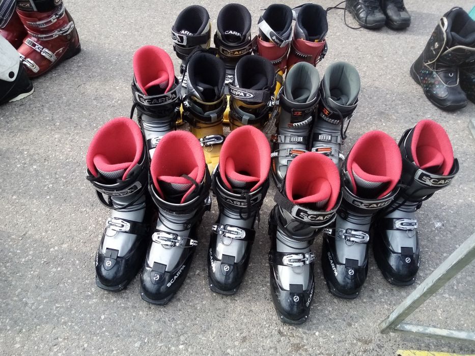 Ски, щеки, ски обувки, шапки, ръкавици, очила, маски, чорапи