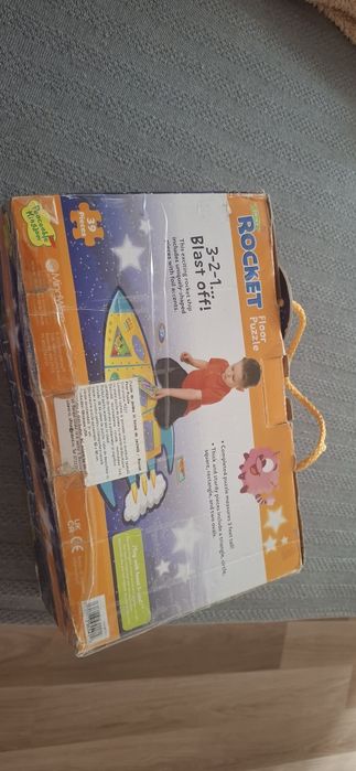 Puzzle  de podea in forma de racheta