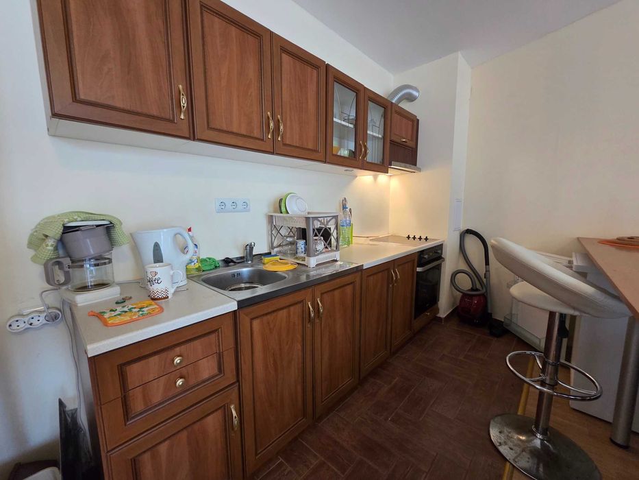 Двустаен апартамент на първа линия море в Равда