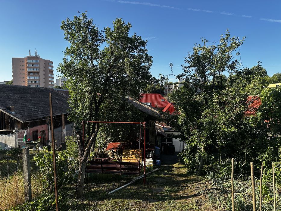 De vanzare casa cu 2 camere in zona centrala