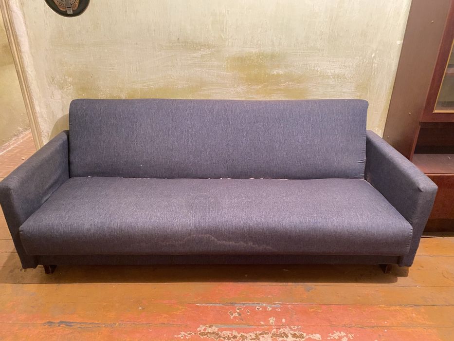 Продам диван в нормальном состоянии