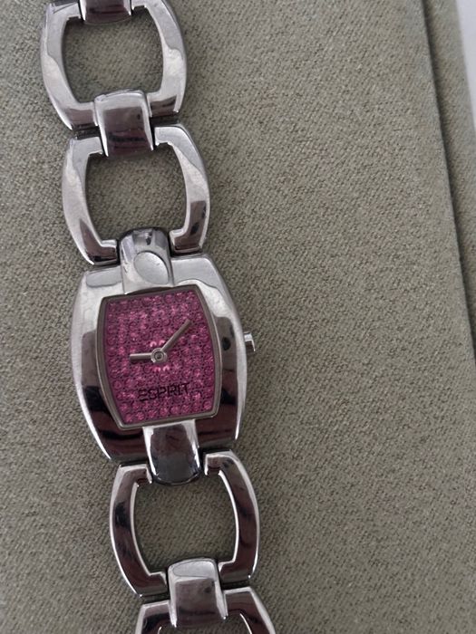 Часовник с кристали Сваровски.