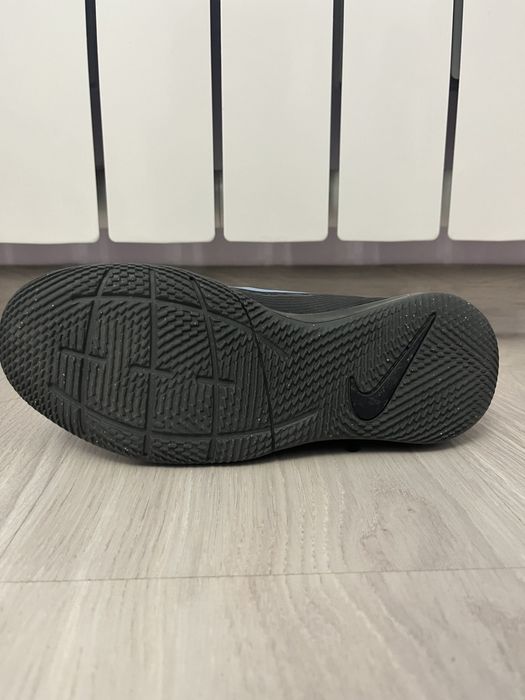 Футзалки, Сороконожки, Кроссовки Nike