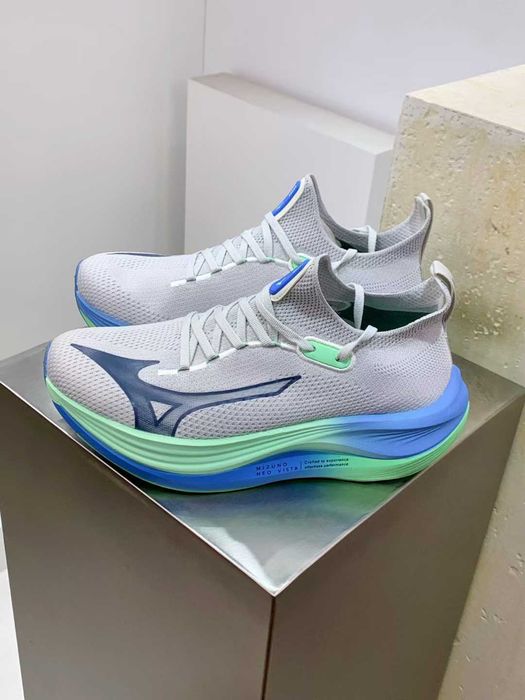Продавам нови мъжки маратонки MIZUNO NEO VISTA нови с кутия