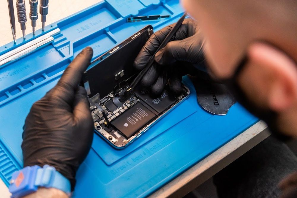 Service + Showroom Apple iRestore iPhone iPad Reparații