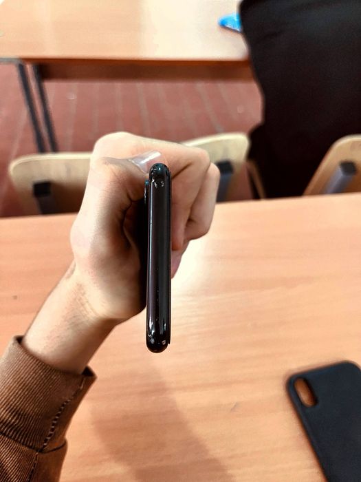 Продам iPhone XR