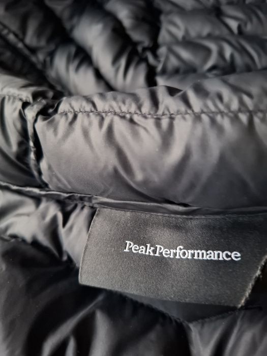 Peak performance дамско зимно яке XL размер.