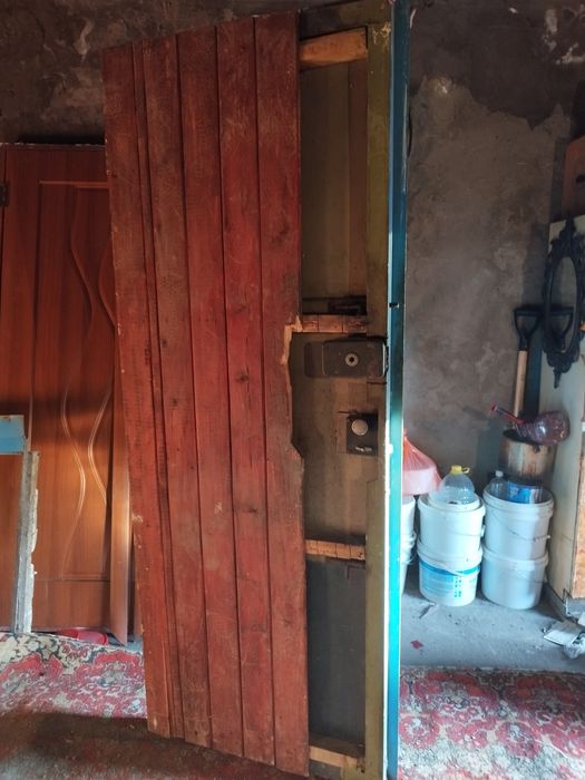 Продаю Металлическую дверь