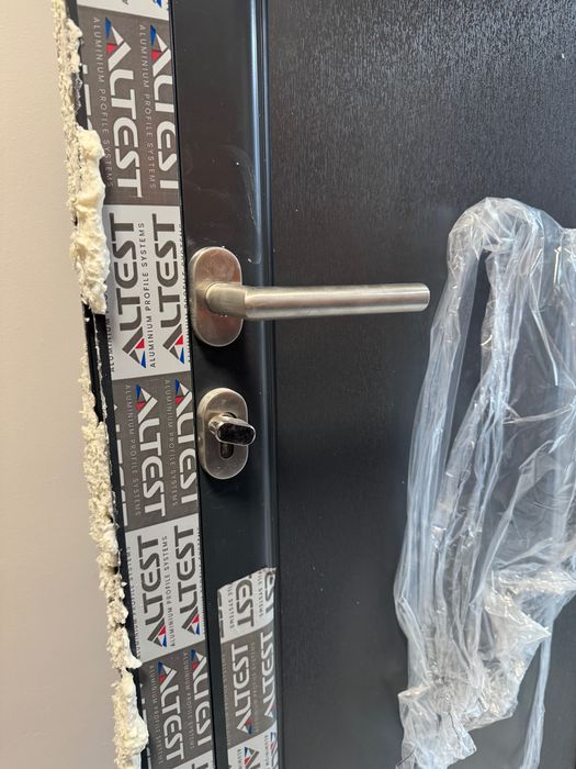 Алуминиева врата за баня