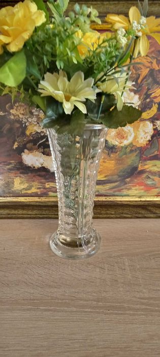 Кристална ваза. Вази-18-70лв.Декантер,гарафа, чаши-30лв