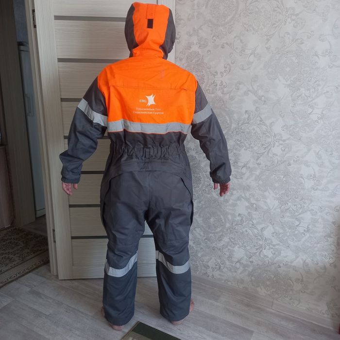 Продам  рабочий комбинезон защитный