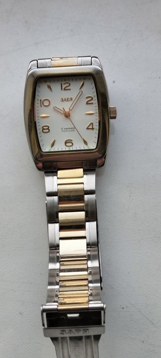 Часы наручные,механика.