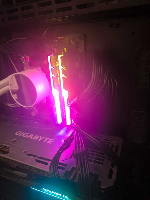 Memorie RAM G.Skill INTL  TRIDENTZ RGB 32GB (2x16GB) 3200MHz CL16  F4-3200C16D-32GTZRX