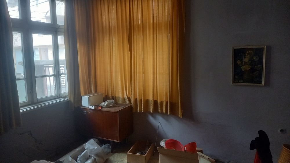 Продава етаж от къща в центъра на Кърджали