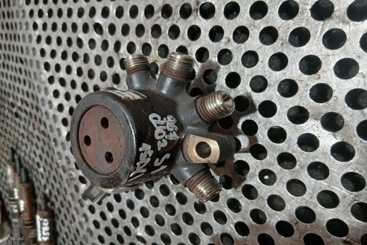 Rampa injectoare 8200057345 8200057232 8200057345 8200057232 Renault