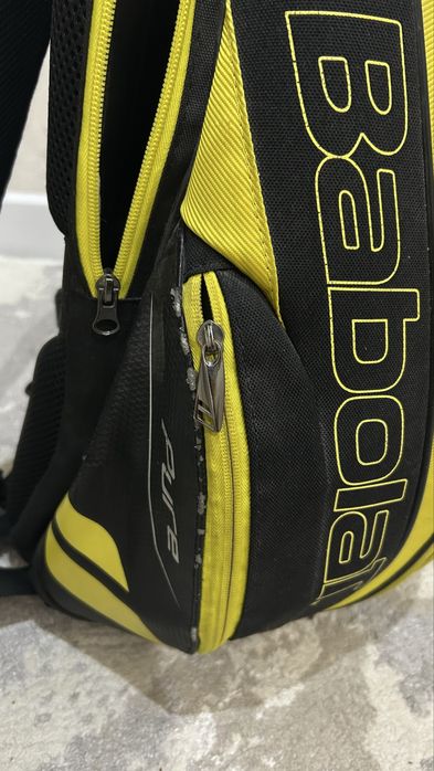 Теннисная сумка Babolat.