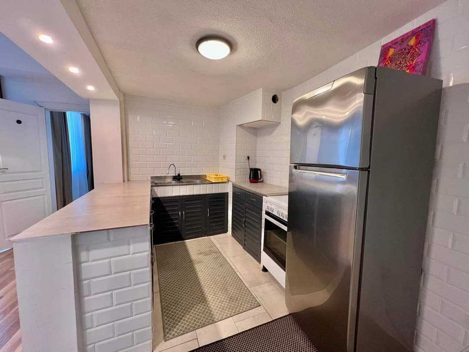 Дава се под наем Тристаен апартамент в Варна, Общината - 88 кв.м за 750 € - Снимка #2