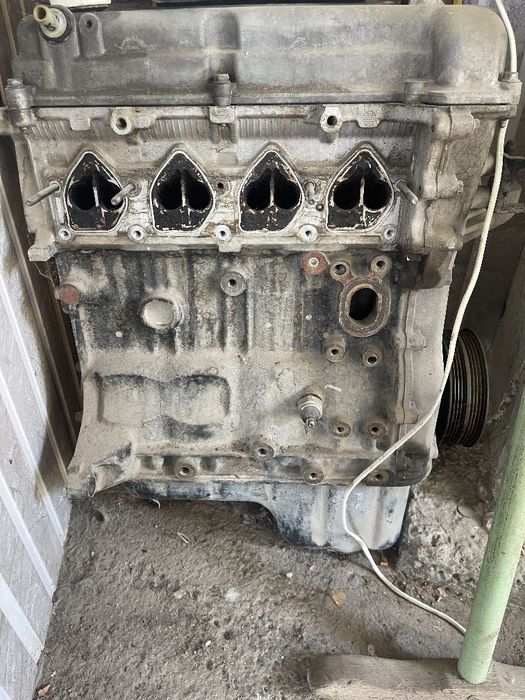 Мотор 1л на спрак , на запчасти .