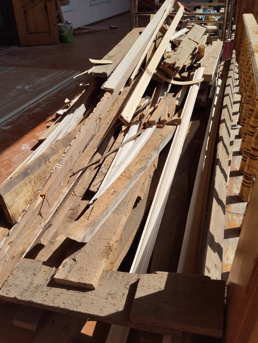 Хаммаси бирга сотилади.2та иккитавақали ЭШИК, фанера эски тахтала.Ўтин