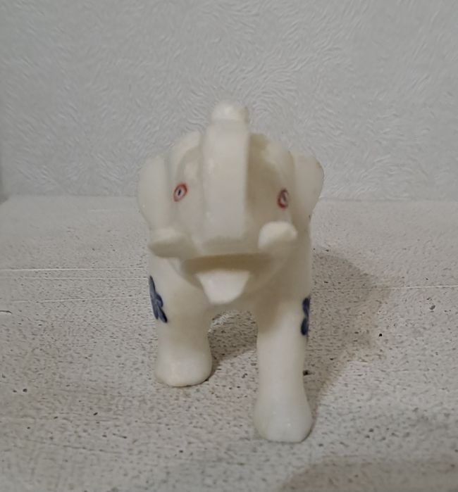 Слон мраморный с инкрустацией