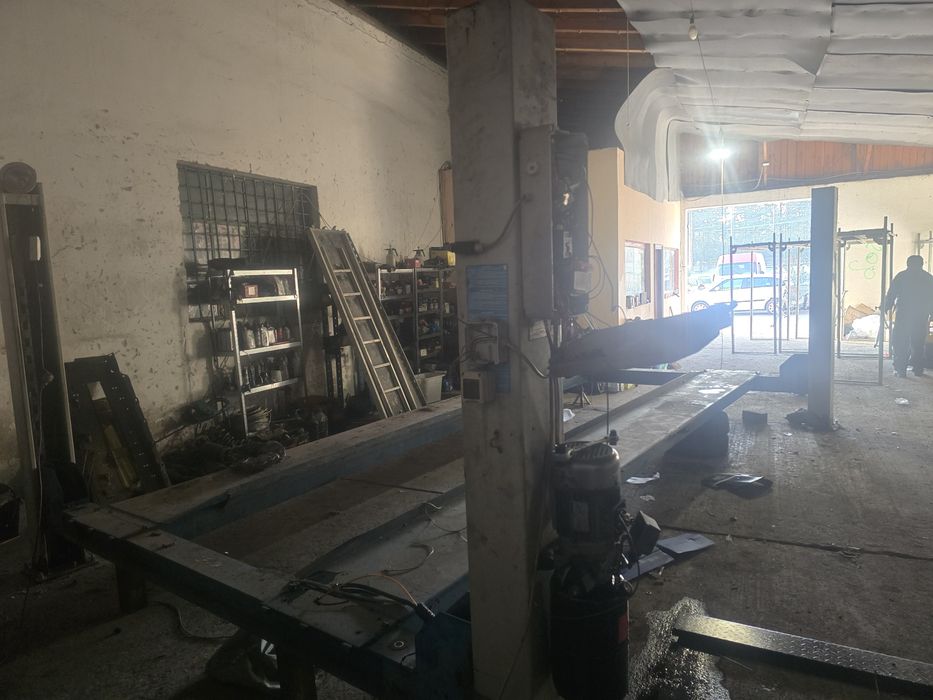 Vînd elavator 4 coloane