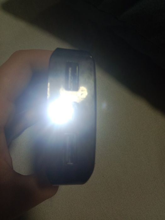 Продам два повербанка один от samsung второй hoco