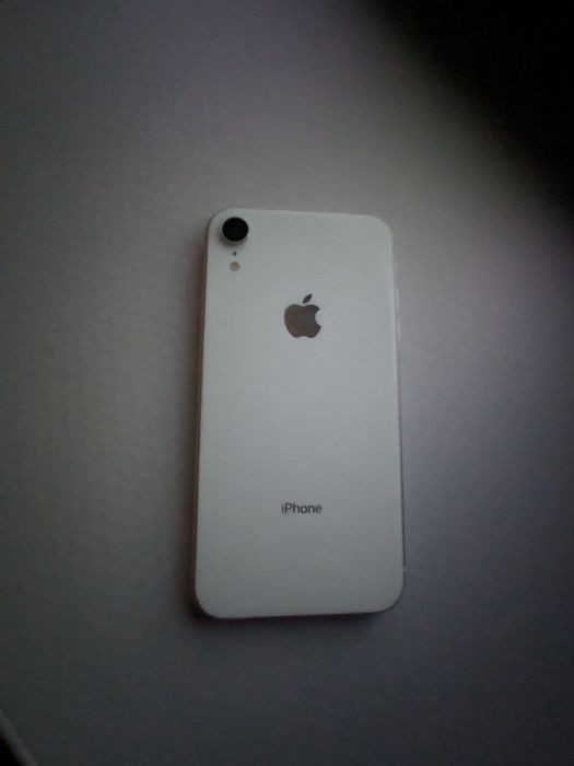 Iphone XR белый.