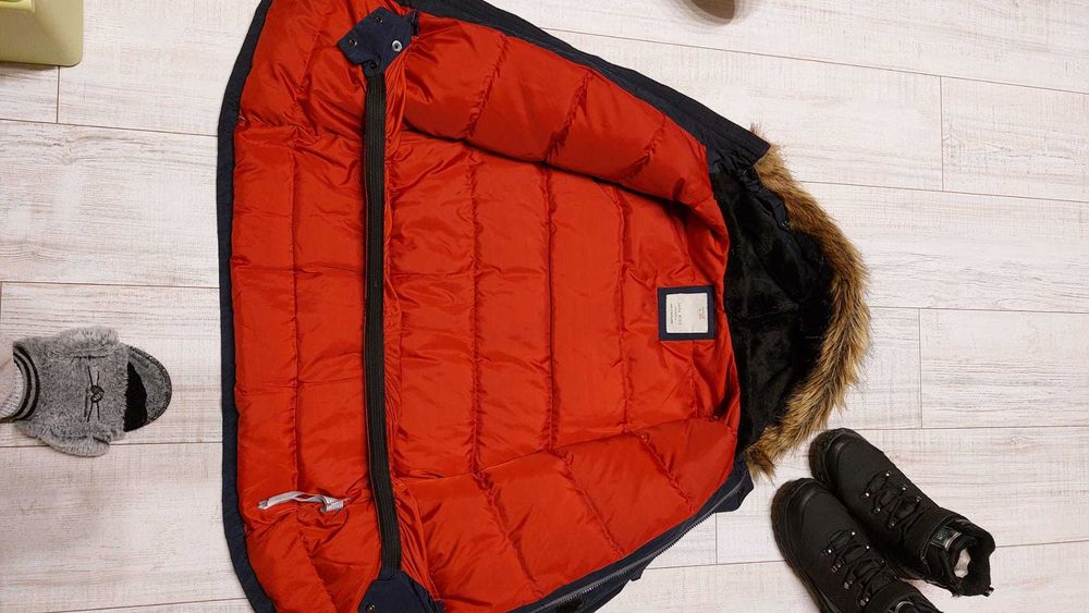 Geacă băiat ZARA mărimea 152 cm ( 11-12 ani ), umplută cu puf de gâscă