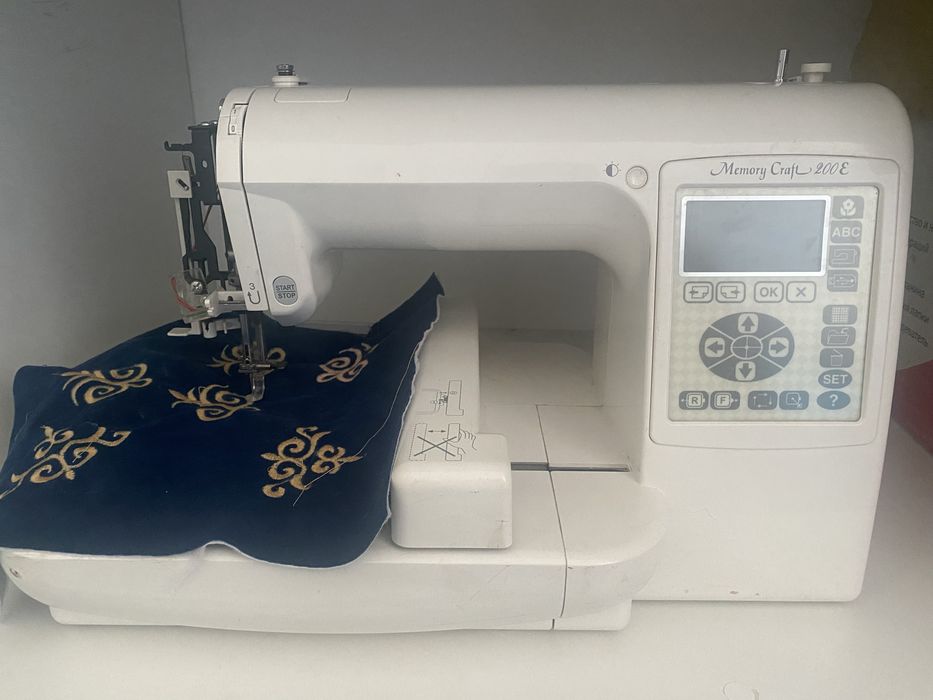Вышивальная машина JANOME MEMORY CRAFT 200E