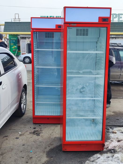 Продам витринный холодильники