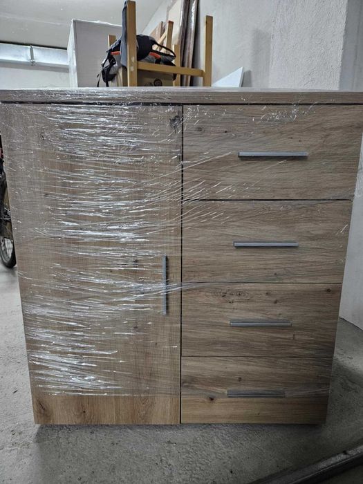 Комод с чекмеджета и врата